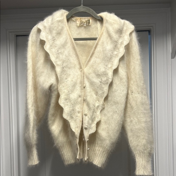 Cassidy Sweaters - Elegant Cream Women's Cardigan